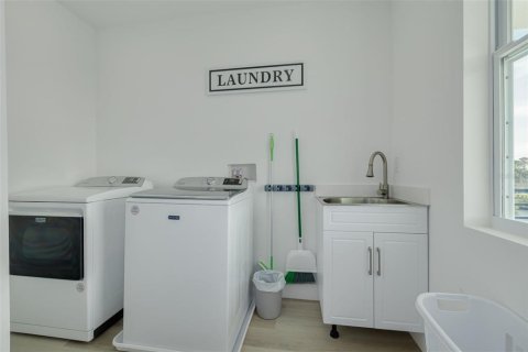 Casa en venta en Port Richey, Florida, 4 dormitorios, 269.42 m2 № 2421981 - foto 28