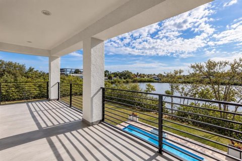Casa en venta en Port Richey, Florida, 4 dormitorios, 269.42 m2 № 2421981 - foto 8