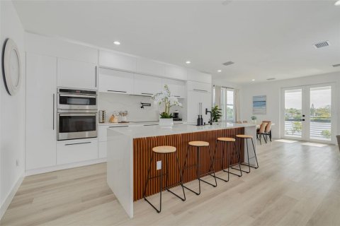 Casa en venta en Port Richey, Florida, 4 dormitorios, 269.42 m2 № 2421981 - foto 5