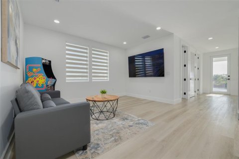 Casa en venta en Port Richey, Florida, 4 dormitorios, 269.42 m2 № 2421981 - foto 27