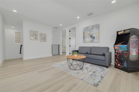 Casa en venta en Port Richey, Florida, 4 dormitorios, 269.42 m2 № 2421981 - foto 25