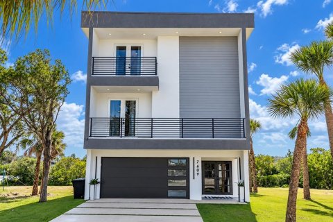 Casa en venta en Port Richey, Florida, 4 dormitorios, 269.42 m2 № 2421981 - foto 2