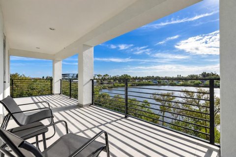 Casa en venta en Port Richey, Florida, 4 dormitorios, 269.42 m2 № 2421981 - foto 30