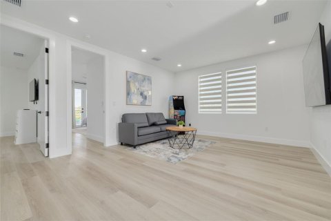 Casa en venta en Port Richey, Florida, 4 dormitorios, 269.42 m2 № 2421981 - foto 26