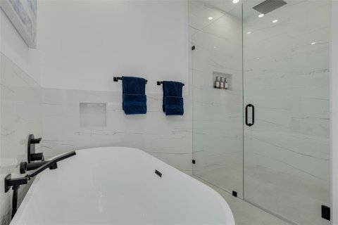 Casa en venta en Port Richey, Florida, 4 dormitorios, 269.42 m2 № 2421981 - foto 23