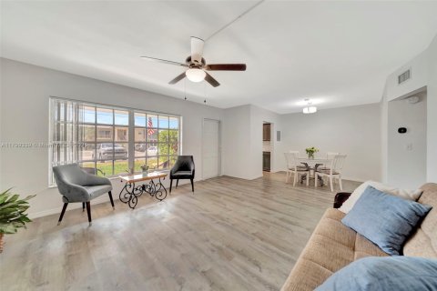 Condominio en venta en Pompano Beach, Florida, 2 dormitorios, 102.19 m2 № 1713192 - foto 9