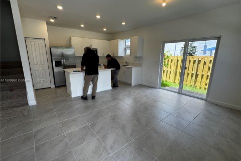 Adosado en alquiler en Pembroke Pines, Florida, 3 dormitorios, 167.13 m2 № 1938222 - foto 3