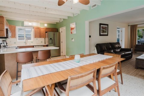 House in Hollywood, Florida 2 bedrooms, 102.01 sq.m. № 1996174 - photo 6