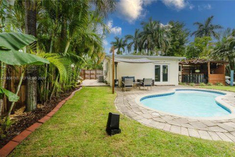 House in Hollywood, Florida 2 bedrooms, 102.01 sq.m. № 1996174 - photo 17