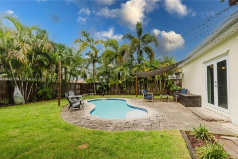 House in Hollywood, Florida 2 bedrooms, 102.01 sq.m. № 1996174 - photo 16