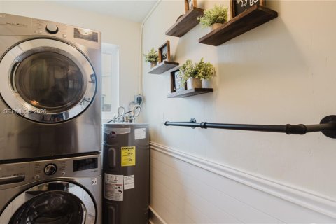 House in Hollywood, Florida 2 bedrooms, 102.01 sq.m. № 1996174 - photo 11