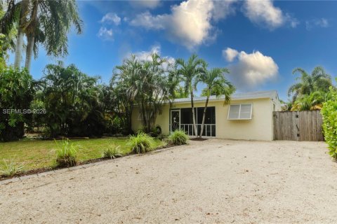 House in Hollywood, Florida 2 bedrooms, 102.01 sq.m. № 1996174 - photo 24