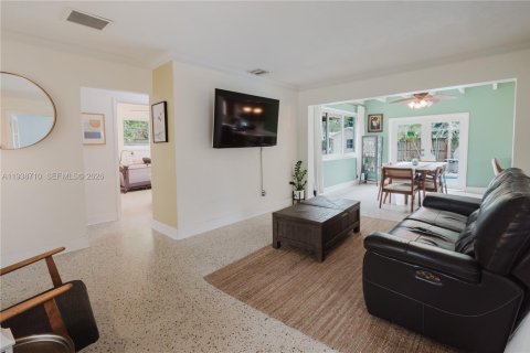 House in Hollywood, Florida 2 bedrooms, 102.01 sq.m. № 1996174 - photo 9