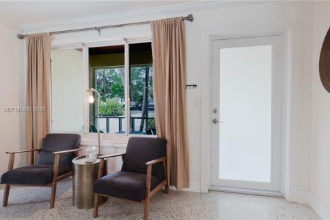House in Hollywood, Florida 2 bedrooms, 102.01 sq.m. № 1996174 - photo 10