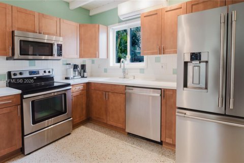 House in Hollywood, Florida 2 bedrooms, 102.01 sq.m. № 1996174 - photo 3