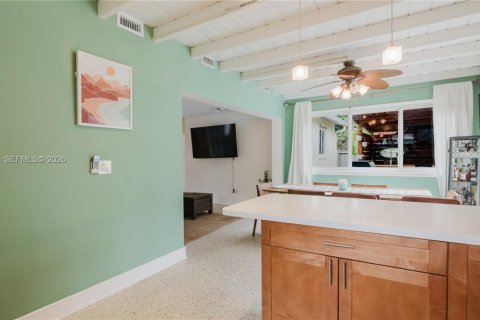 House in Hollywood, Florida 2 bedrooms, 102.01 sq.m. № 1996174 - photo 5