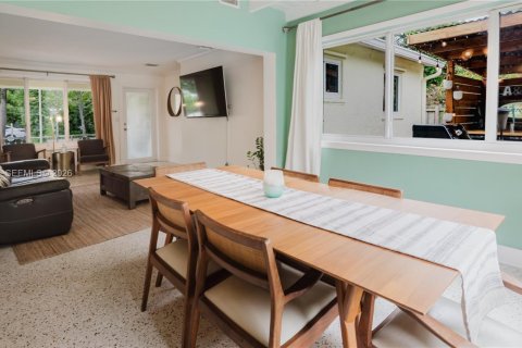 House in Hollywood, Florida 2 bedrooms, 102.01 sq.m. № 1996174 - photo 7