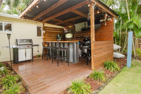 House in Hollywood, Florida 2 bedrooms, 102.01 sq.m. № 1996174 - photo 21