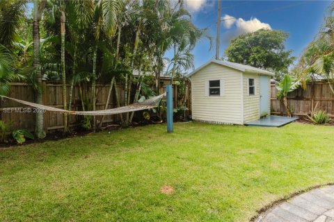 House in Hollywood, Florida 2 bedrooms, 102.01 sq.m. № 1996174 - photo 22