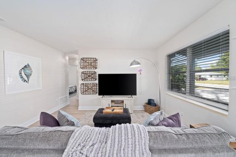 Villa ou maison à louer à Sarasota, Floride: 3 chambres, 159.98 m2 № 2115471 - photo 5