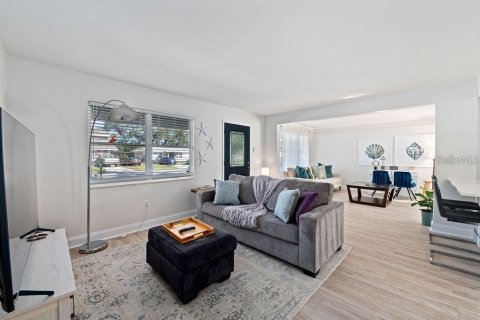 Villa ou maison à louer à Sarasota, Floride: 3 chambres, 159.98 m2 № 2115471 - photo 6