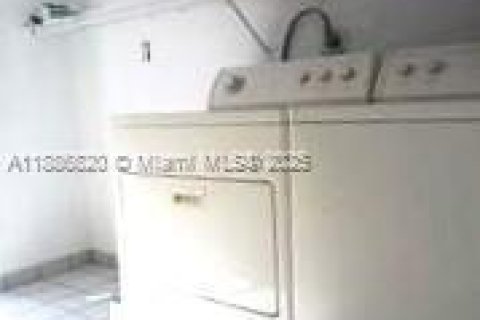 Купить коммерческую недвижимость в Форт-Лодердейл, Флорида 193.24м2, № 1940967 - фото 12