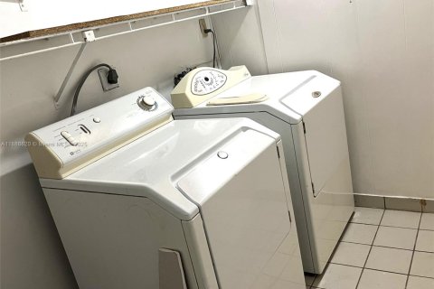 Купить коммерческую недвижимость в Форт-Лодердейл, Флорида 193.24м2, № 1940967 - фото 13