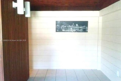 Купить коммерческую недвижимость в Форт-Лодердейл, Флорида 193.24м2, № 1940967 - фото 3