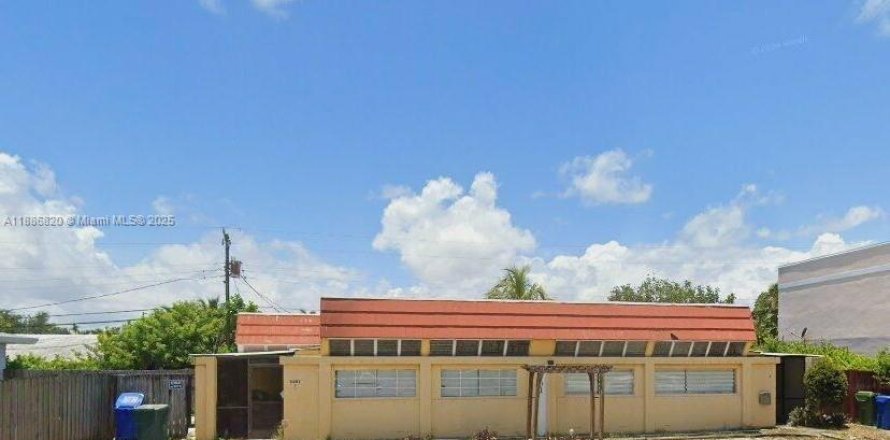 Коммерческая недвижимость в Форт-Лодердейл, Флорида 193.24м2 № 1940967