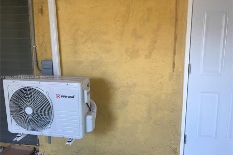 Купить коммерческую недвижимость в Форт-Лодердейл, Флорида 193.24м2, № 1940967 - фото 11