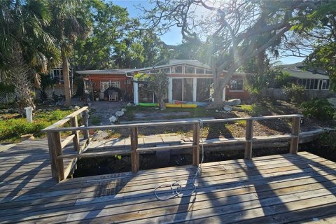 House in Saint Petersburg, Florida 2 bedrooms, 184.97 sq.m. № 1658673 - photo 8