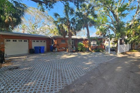 House in Saint Petersburg, Florida 2 bedrooms, 184.97 sq.m. № 1658673 - photo 2