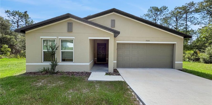 House in Citrus Springs, Florida 3 bedrooms, 137.22 sq.m. № 2096047