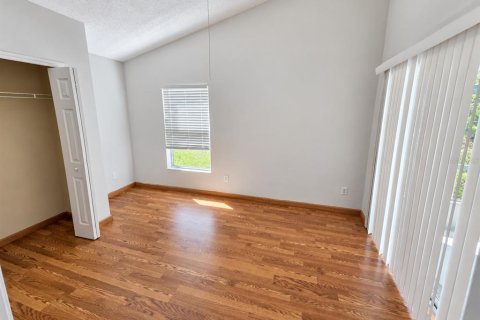 House in Kissimmee, Florida 3 bedrooms, 162.11 sq.m. № 2422822 - photo 16