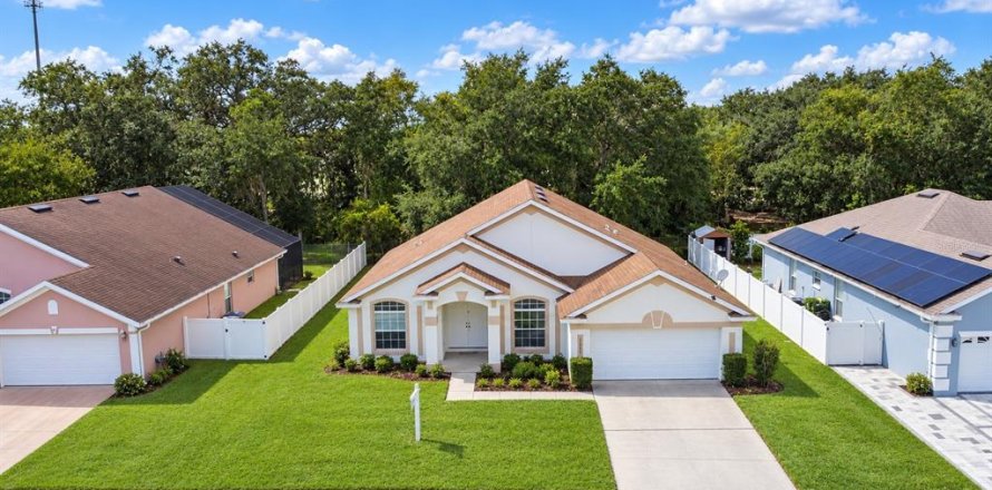 House in Kissimmee, Florida 3 bedrooms, 162.11 sq.m. № 2422822