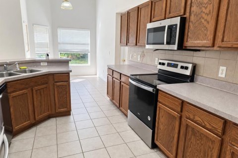 House in Kissimmee, Florida 3 bedrooms, 162.11 sq.m. № 2422822 - photo 4