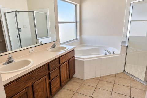 House in Kissimmee, Florida 3 bedrooms, 162.11 sq.m. № 2422822 - photo 23