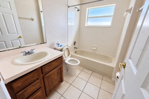 House in Kissimmee, Florida 3 bedrooms, 162.11 sq.m. № 2422822 - photo 3