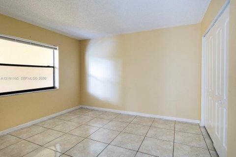 Apartment in Coral Springs, Florida 2 bedrooms, 97.92 sq.m. № 2401351 - photo 10