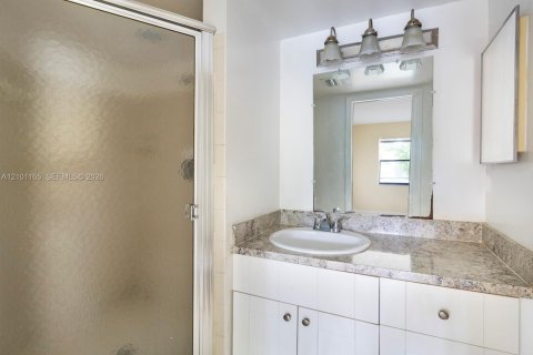 Apartment in Coral Springs, Florida 2 bedrooms, 97.92 sq.m. № 2401351 - photo 13