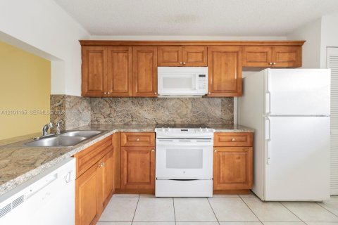 Apartment in Coral Springs, Florida 2 bedrooms, 97.92 sq.m. № 2401351 - photo 7