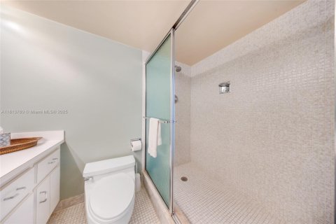 Condo in Fort Lauderdale, Florida, 2 bedrooms  № 1786593 - photo 11