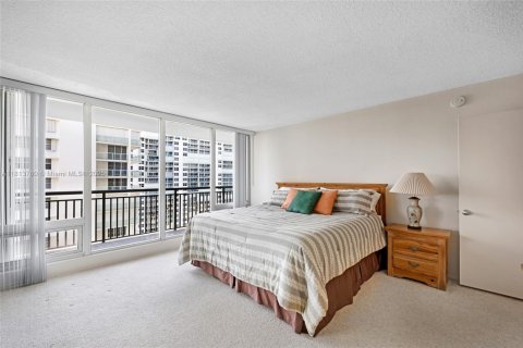 Condo in Fort Lauderdale, Florida, 2 bedrooms  № 1786593 - photo 12