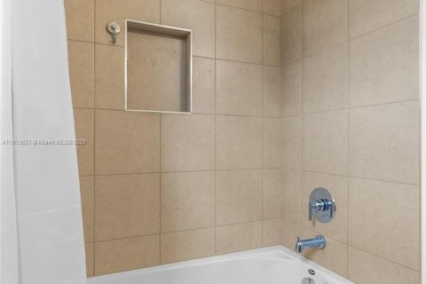 Купить виллу или дом в Лейк-Уорт, Флорида 6 спален, 274.99м2, № 1973955 - фото 24