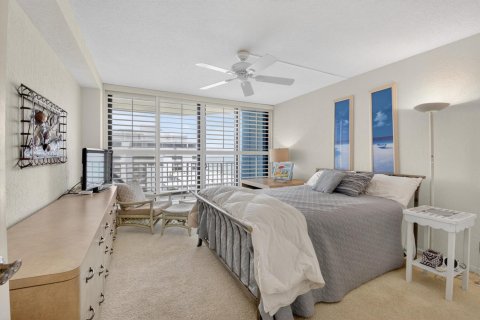 Condo in Highland Beach, Florida, 2 bedrooms  № 2367783 - photo 14