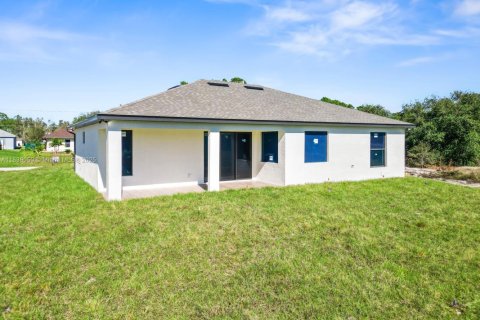 House in Lehigh Acres, Florida 4 bedrooms № 1830153 - photo 4