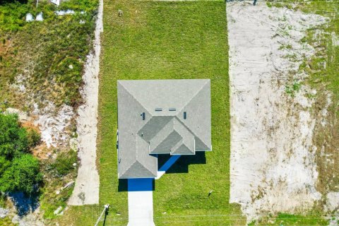 House in Lehigh Acres, Florida 4 bedrooms № 1830153 - photo 3