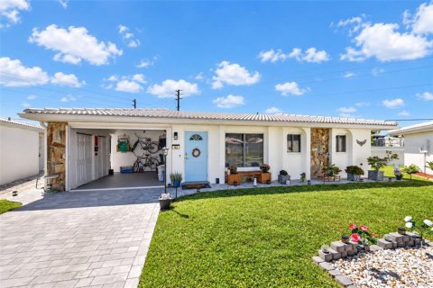 House in Venice, Florida 3 bedrooms, 121.79 sq.m. № 2390951