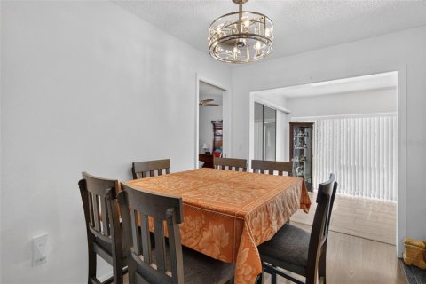 House in Venice, Florida 3 bedrooms, 121.79 sq.m. № 2390951 - photo 10