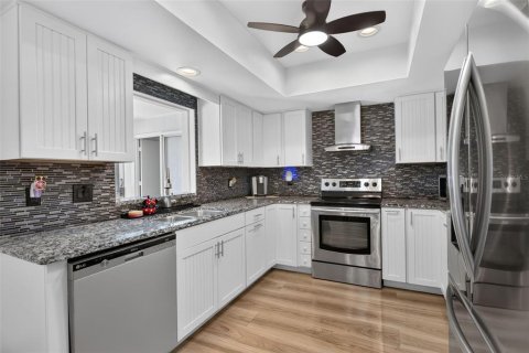 House in Venice, Florida 3 bedrooms, 121.79 sq.m. № 2390951 - photo 6